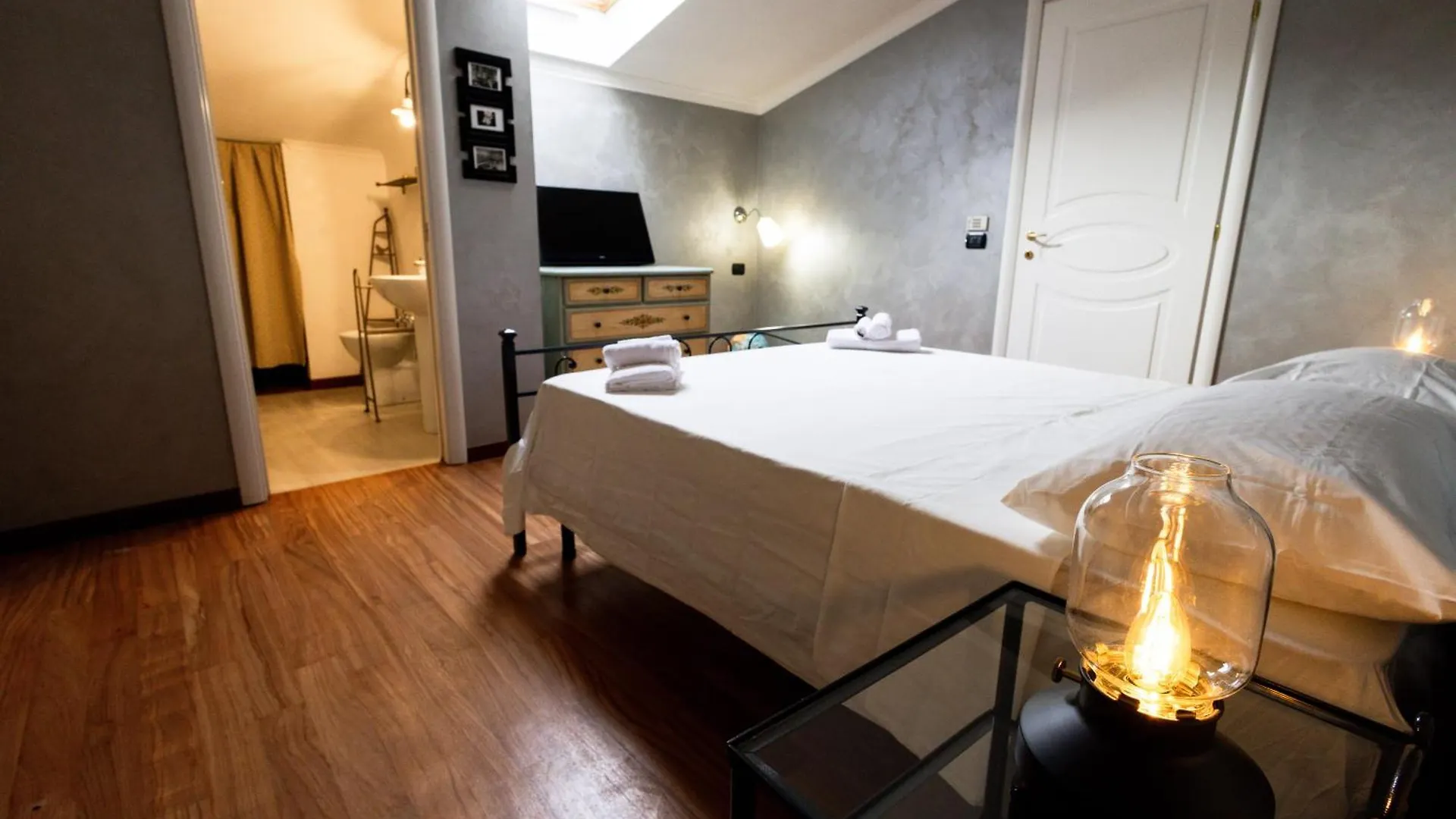 Villa Aureliana With Pool Near San Peter Rome
